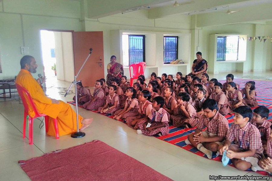 Xxx B F School Garls Odisha - Workshop by Br. Yogamrita Chaitanya - Amrita Vidyalayams | Odisha
